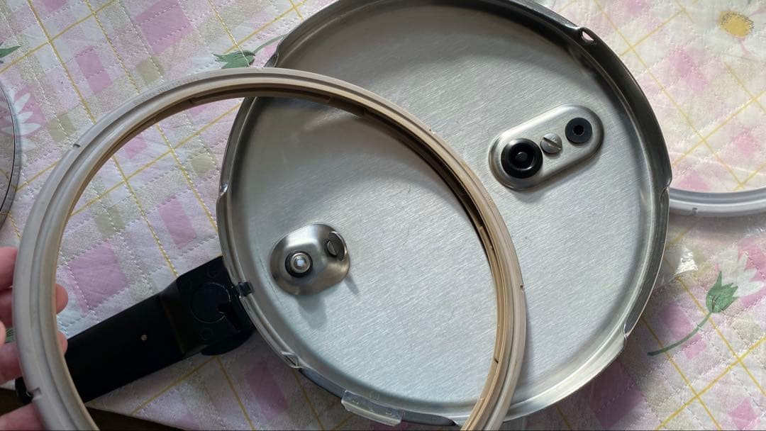 フィスラー圧力鍋　4.5リットル レシピ本と替えパッキン付き