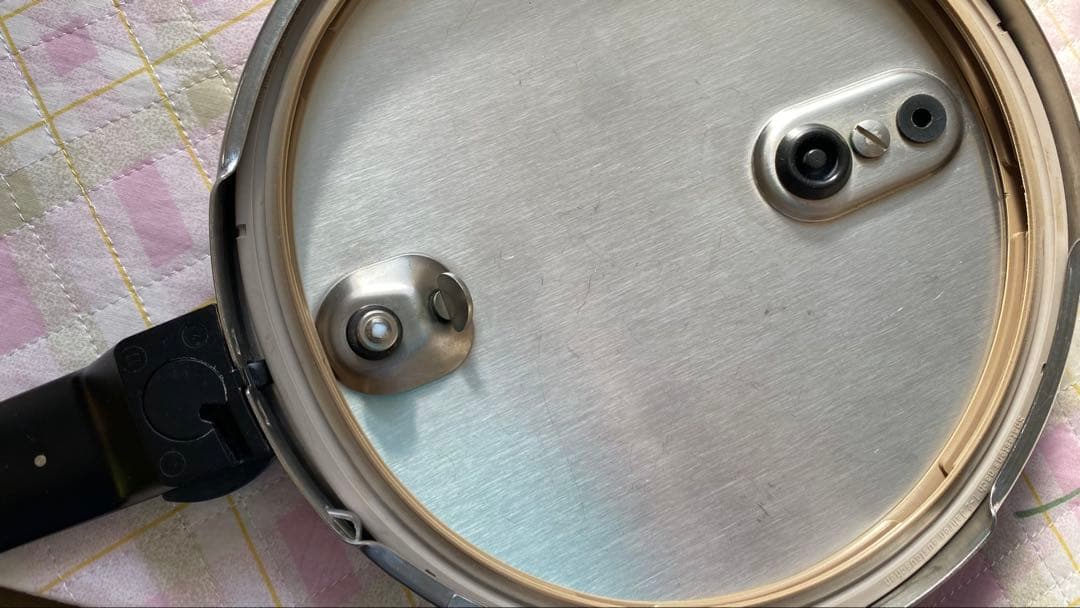 フィスラー圧力鍋　4.5リットル レシピ本と替えパッキン付き