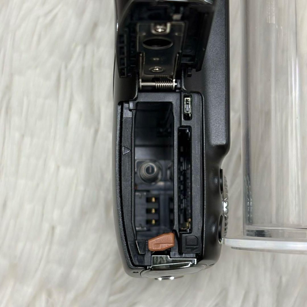 Canon カメラ　IXY 3000IS PC1332 充電器 コンデジ　動作品