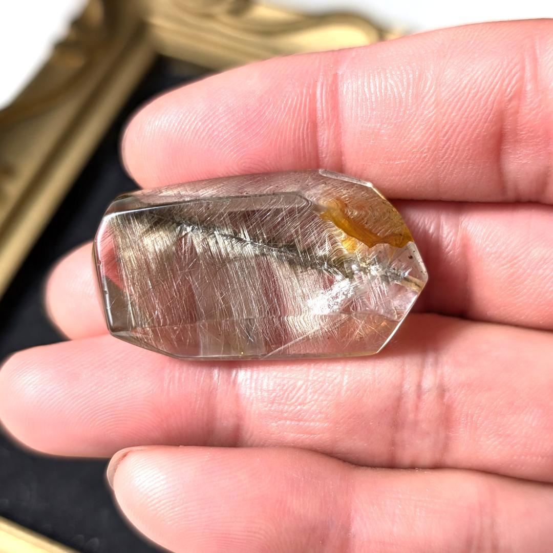 プラチナルチル 六角形カット オーロラ入ブルッカイト 奇跡の結晶 経営者のお守り