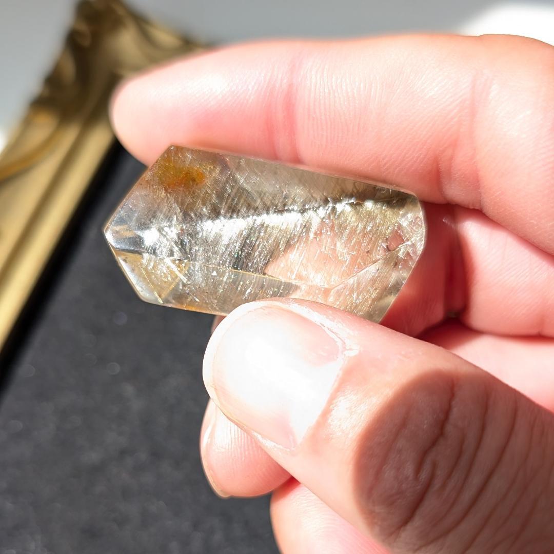 プラチナルチル 六角形カット オーロラ入ブルッカイト 奇跡の結晶 経営者のお守り