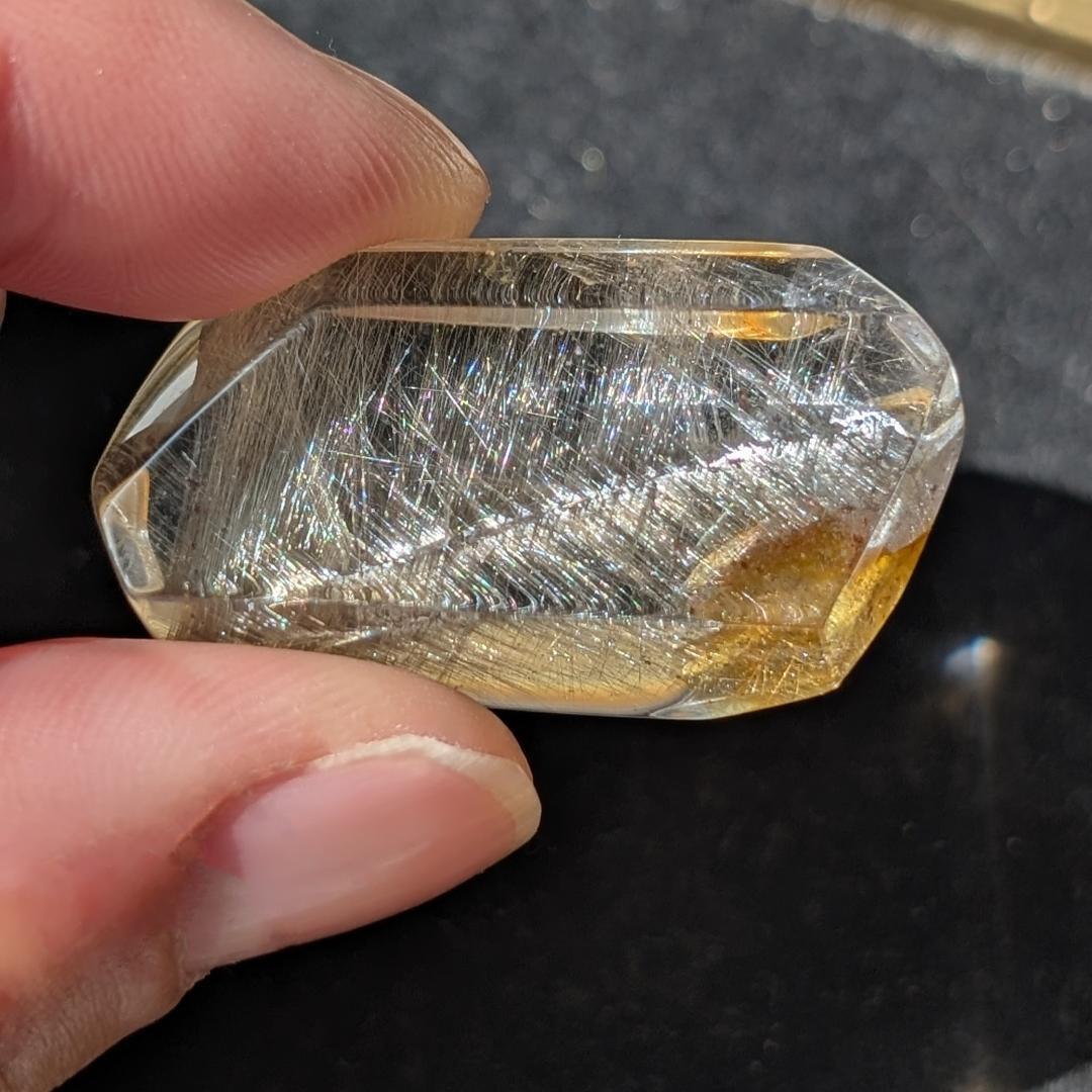 プラチナルチル 六角形カット オーロラ入ブルッカイト 奇跡の結晶 経営者のお守り