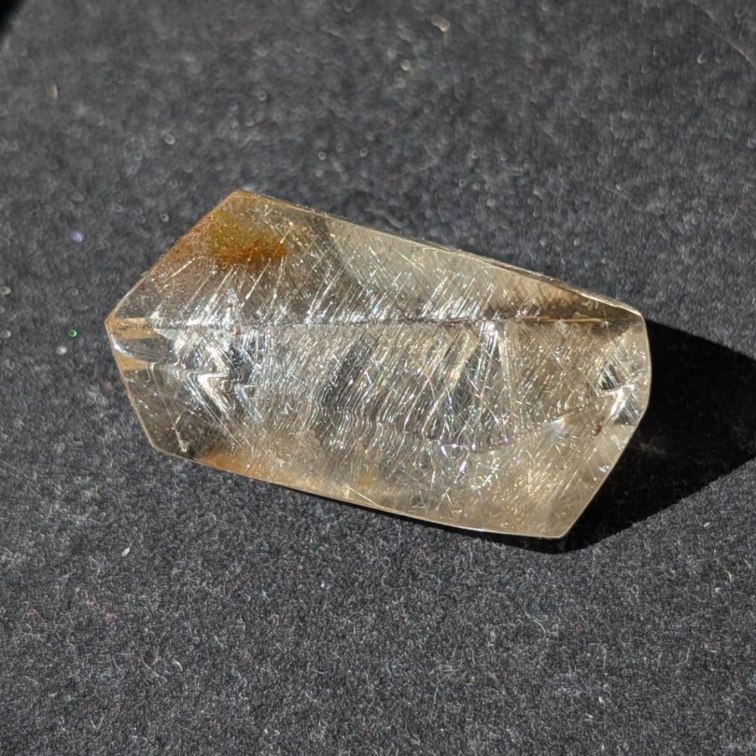 プラチナルチル 六角形カット オーロラ入ブルッカイト 奇跡の結晶 経営者のお守り