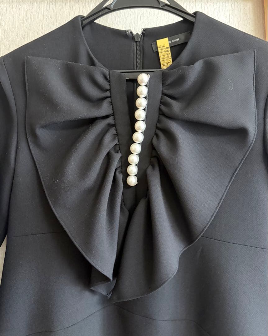 YKOCHAN ボリュームラッフルパールスリットラインドレス（黒）