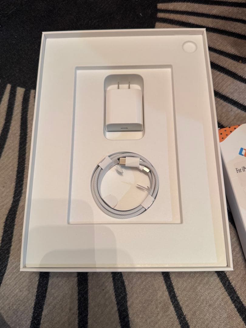 【美品】Apple iPad 第10世代 64G Wi-Fiモデル シルバー