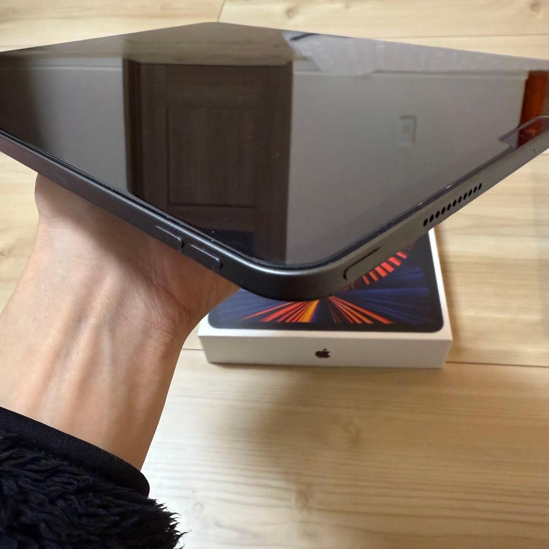 【超美品】Apple iPad Pro 12.9インチ (第5世代) 2TB