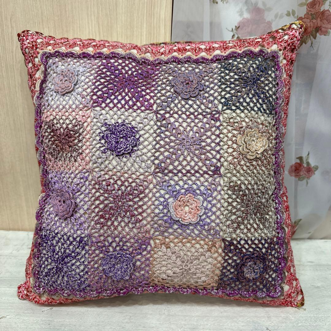 クッションカバー　オリムパス刺繍糸のクッションカバー手編みhandwork