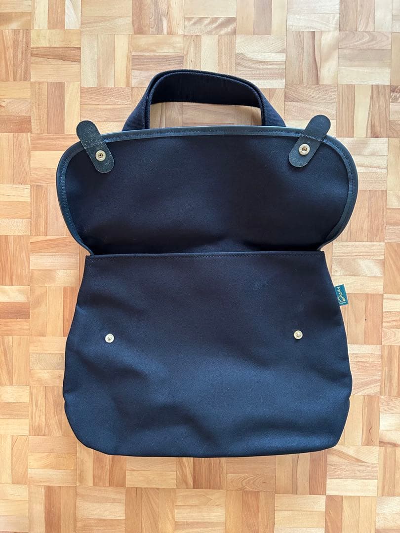 Brady AVON LARGE ブラック ショルダーバッグ