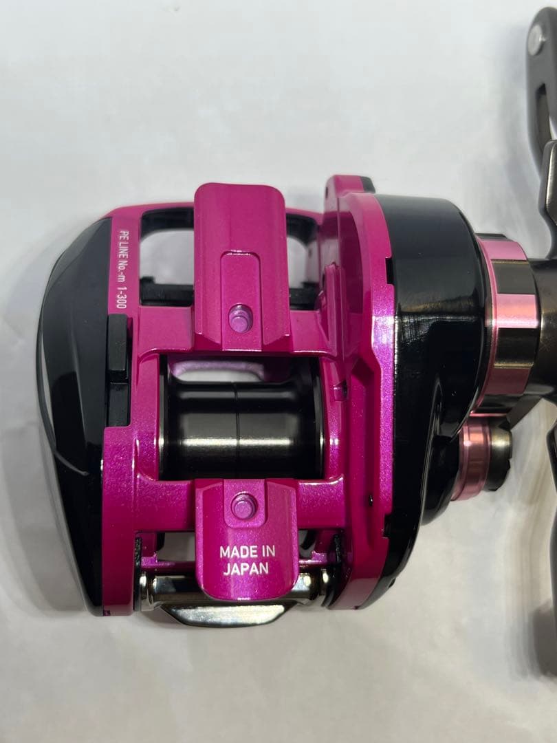 【新品未使用】激レア ダイワ 18紅牙 TW 4.9L-RM ハイパーカスタム