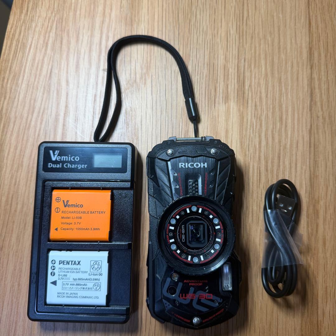 RICOH WG-30 防水デジタルカメラ 純正＋社外バッテリー計3個 充電器付