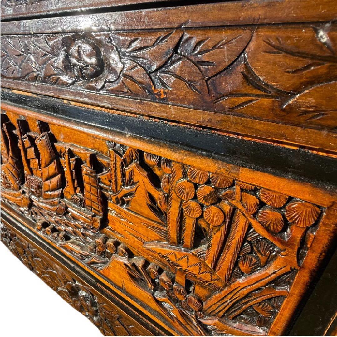 衣装箱　彫刻家具　木製 木彫り　手彫り　収納ボックス　アンティーク家具　ねこ脚