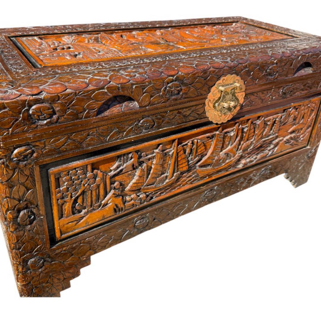 衣装箱　彫刻家具　木製 木彫り　手彫り　収納ボックス　アンティーク家具　ねこ脚