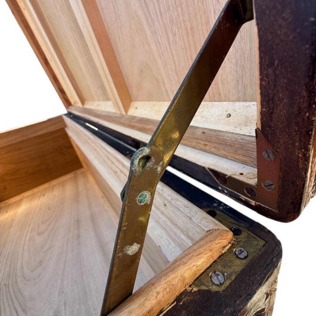 衣装箱　彫刻家具　木製 木彫り　手彫り　収納ボックス　アンティーク家具　ねこ脚