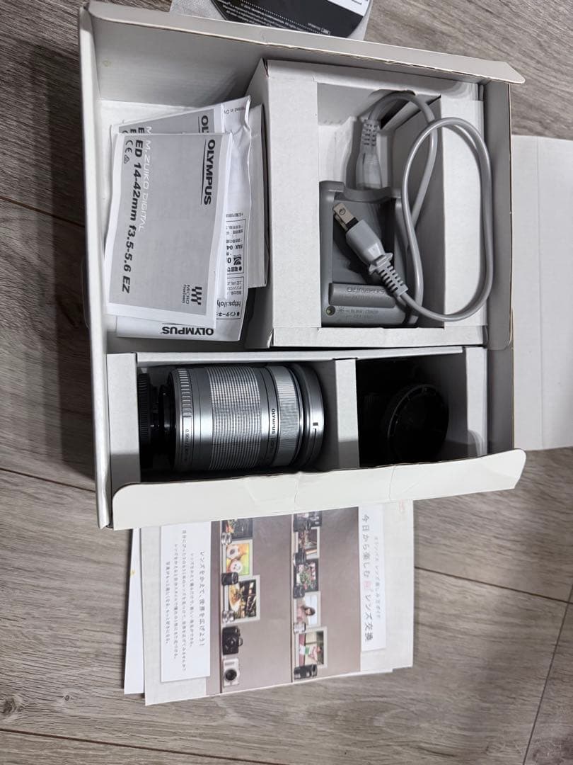 OLYMPUS PEN E-PL8 ブラウン　ミラーレス