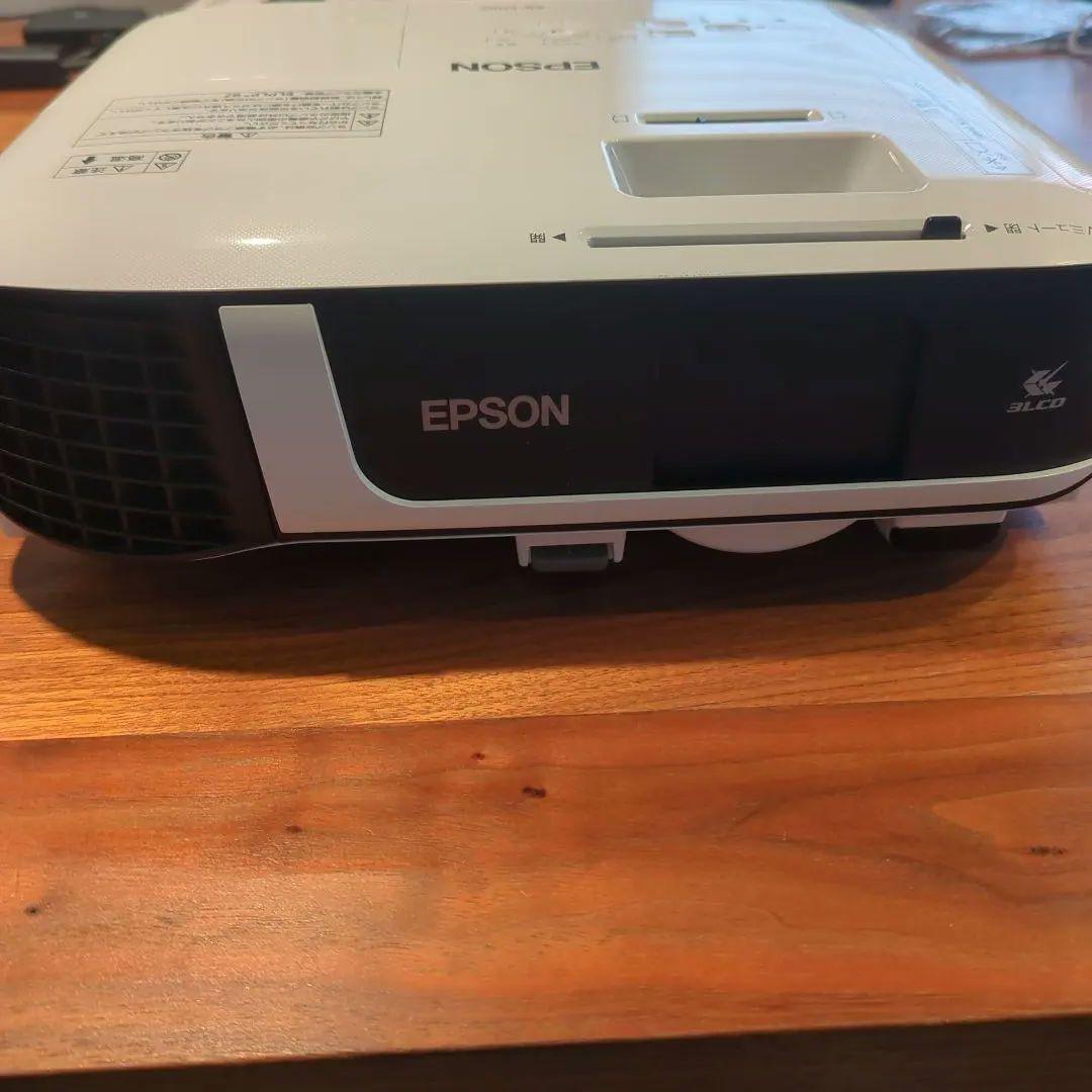 EPSON　プロジェクター　EB FH52