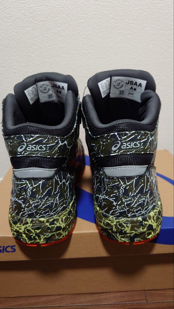 C*e様 【値下げ】アシックス安全靴　CP304 　限定マグマ 27.5cm