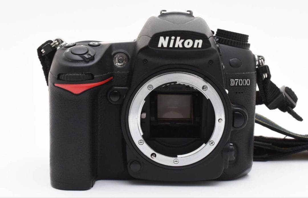 ニコン デジタル一眼カメラ D7000 ボディ 一眼レフ　中古　ストラップ