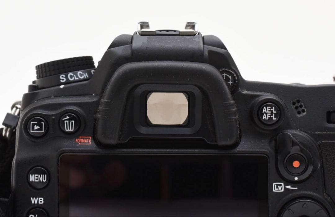 ニコン デジタル一眼カメラ D7000 ボディ 一眼レフ　中古　ストラップ