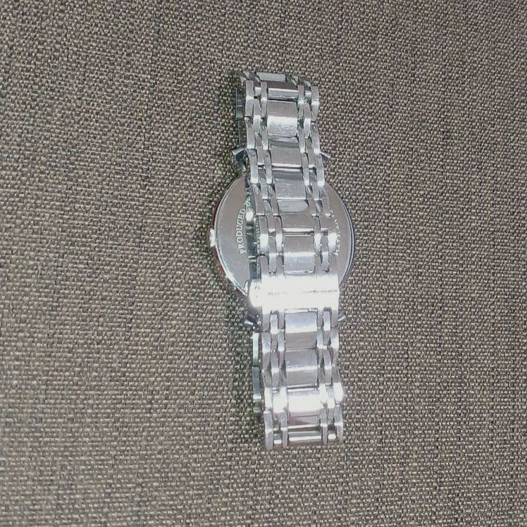 ヴィヴィアンウエストウッド　時計　レディース　シルバー　ホワイトピンク