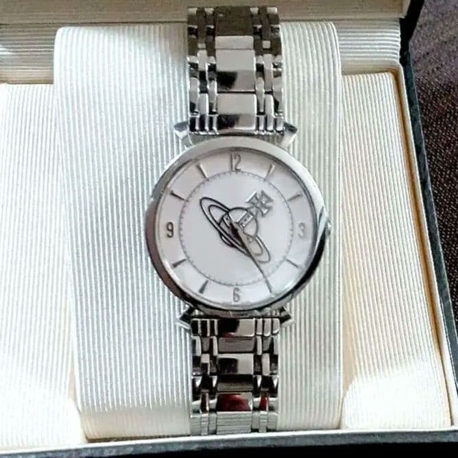 ヴィヴィアンウエストウッド　時計　レディース　シルバー　ホワイトピンク