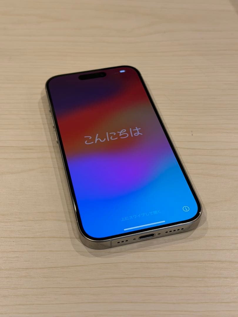 美品　iPhone 15 Pro ホワイトチタニウム 256GB 画面割れなし