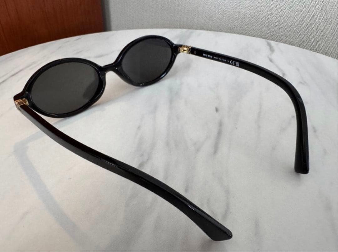 にょん　Miu Miuミュウミュウ サングラス