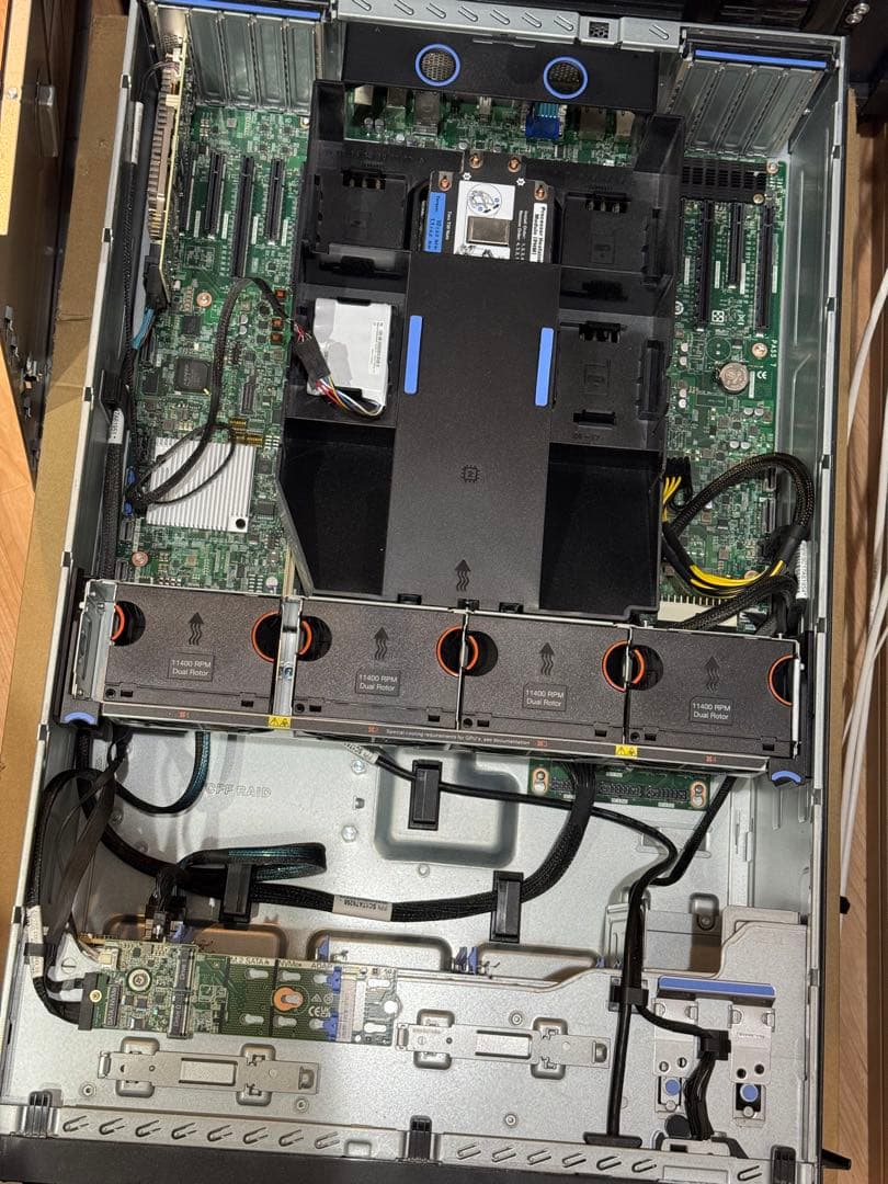 ThinkSystem ST650 V2 7Z74 タワー・ラックマウントサーバ