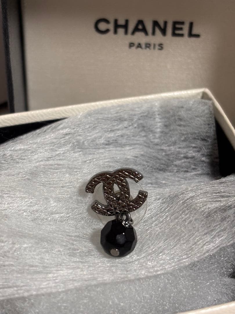 涼*子様 シャネル　ロゴピアス　片耳