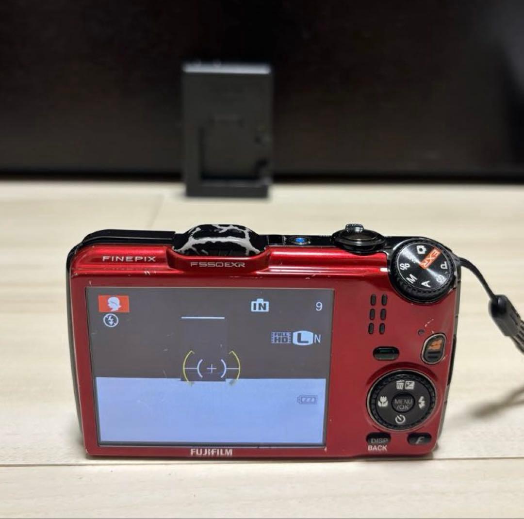 FUJIFILM FINEPIX F550EXR コンパクトデジタルカメラ