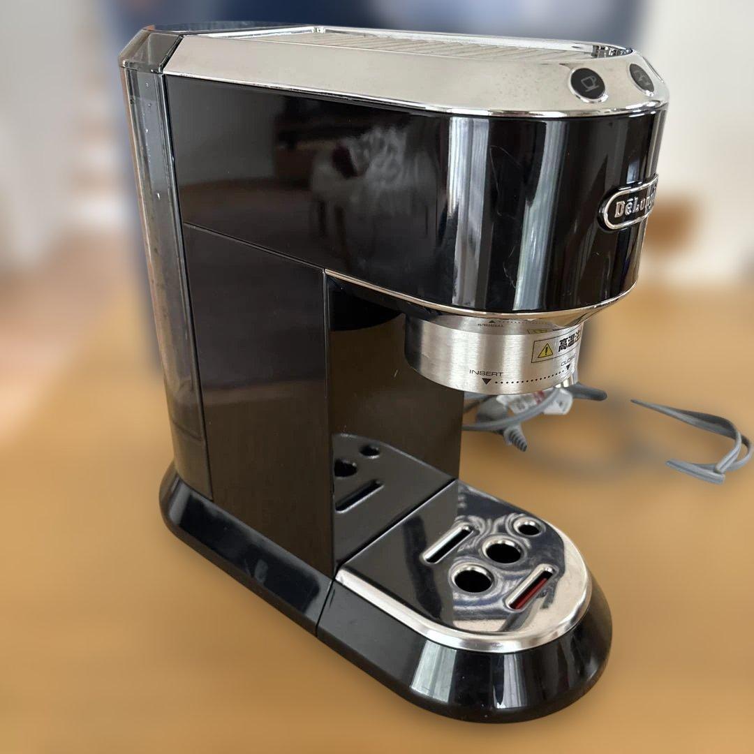 デロンギ　デディカ　 エスプレッソマシン　イリーカフェポッド付き‼︎