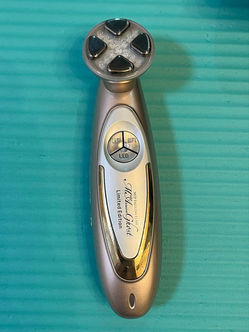 美品 ミス アリーヴォ ゴースト EMS搭載 正規品　美顔器