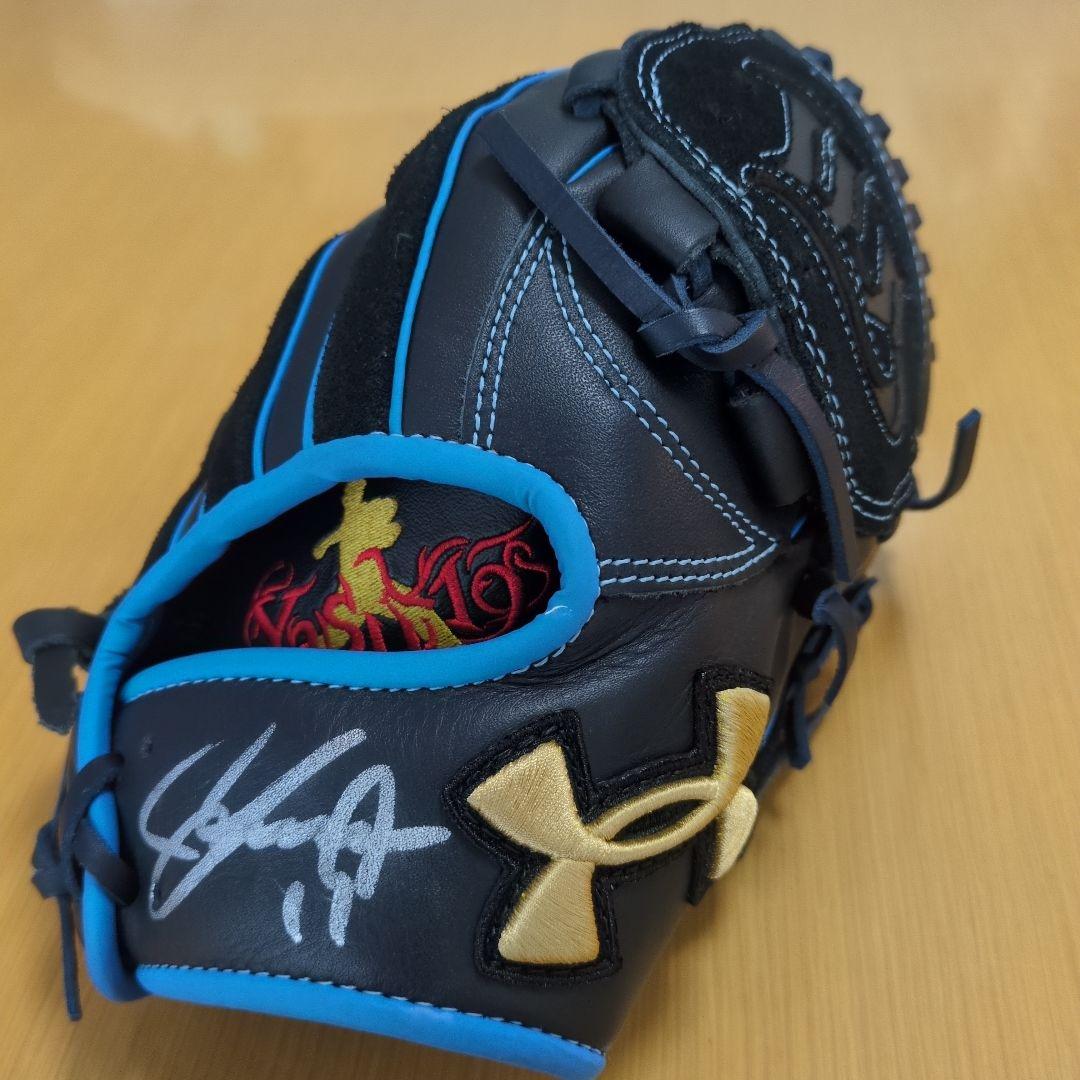 Under Armour 軟式野球グローブ 山崎康晃選手サイン入り 黒/青