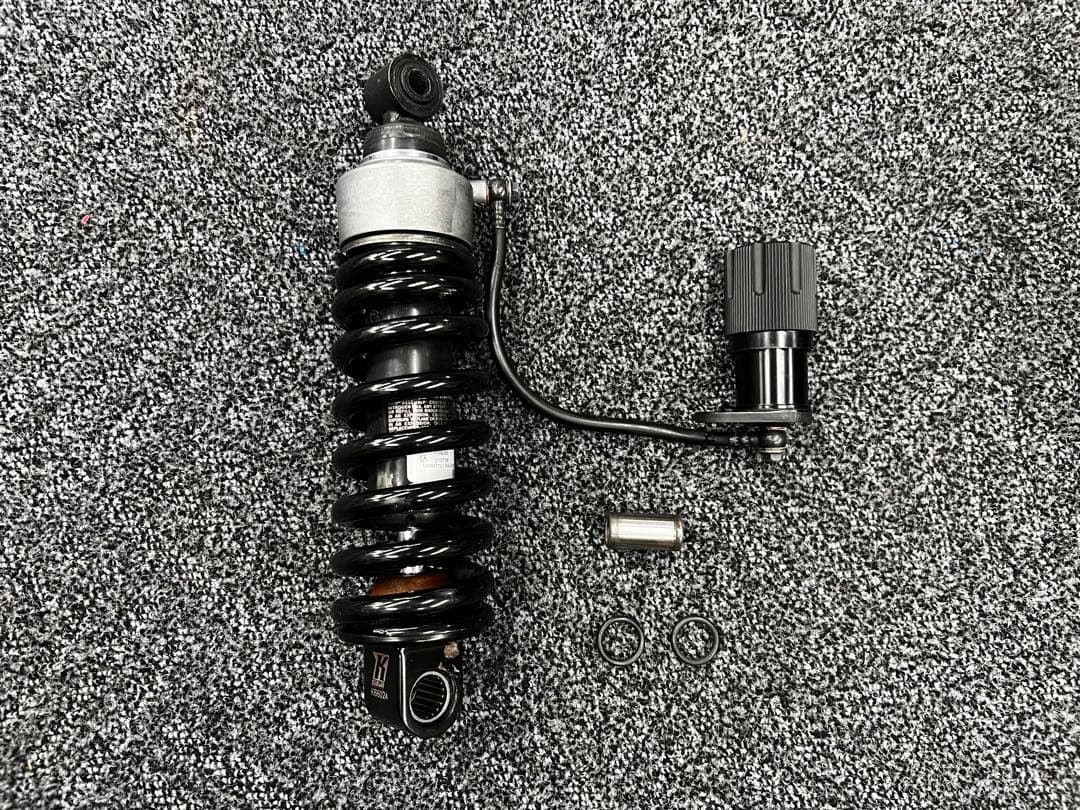 FXBRS 純正リアショックロワリングキット付き