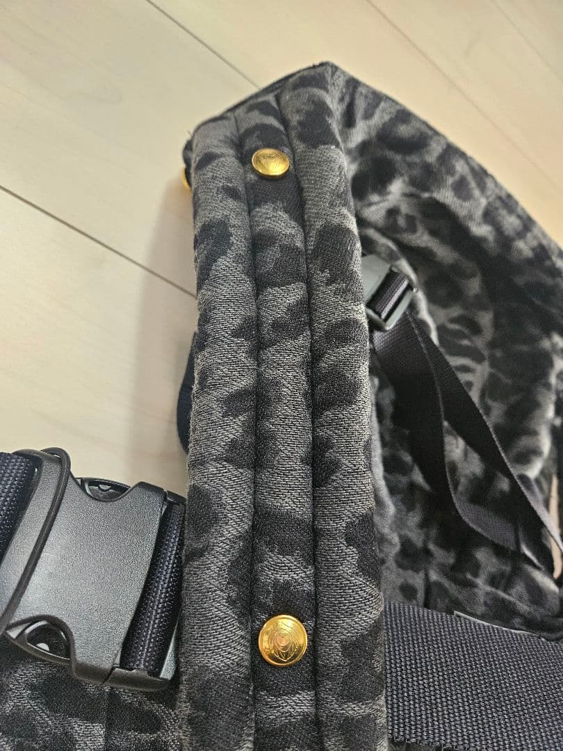 アーティーポッペ　artipoppe　レオパード柄 ヒョウ柄　抱っこ紐