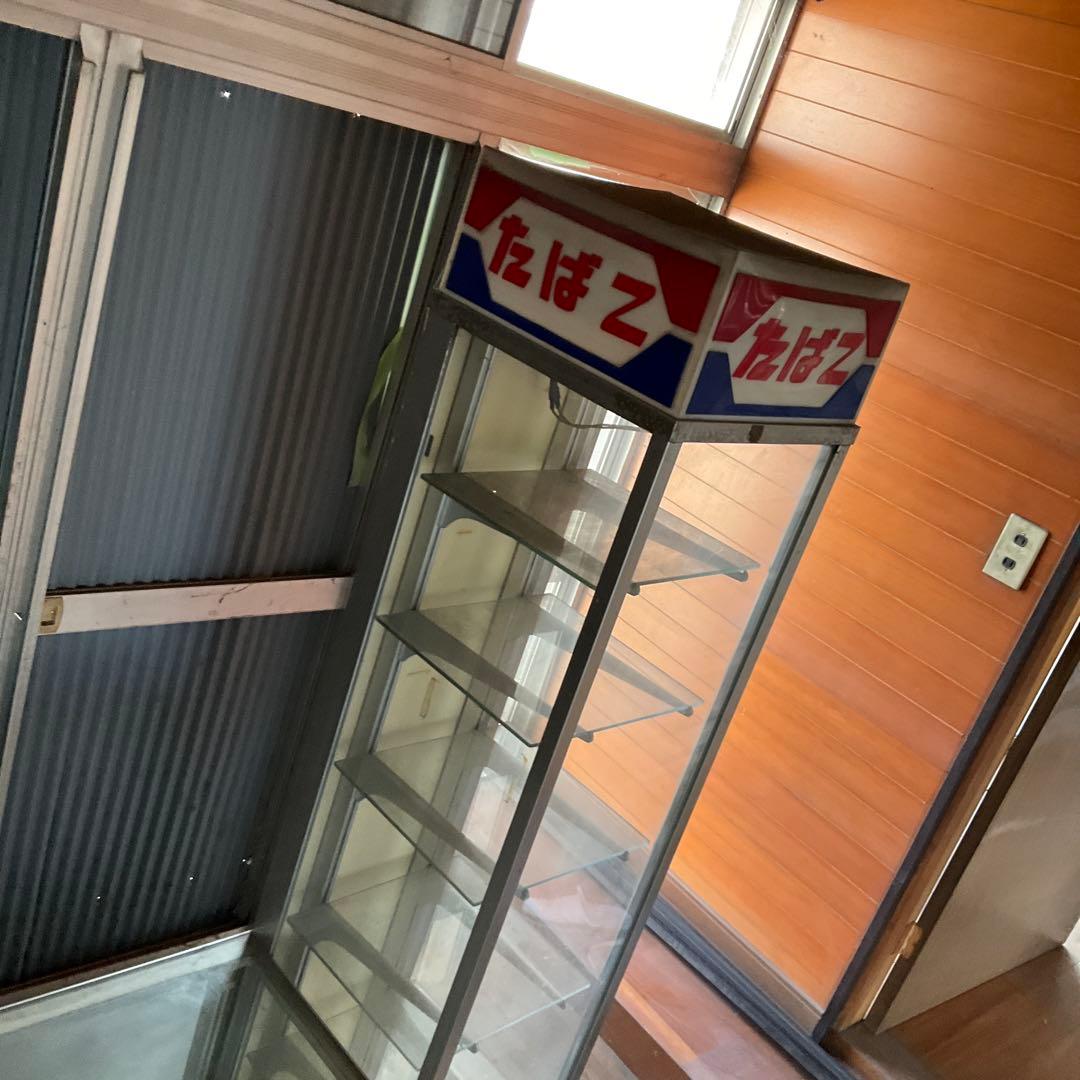 昭和家具　タバコ屋さんのガラスコーナーカウンター　赤と白のショーケース