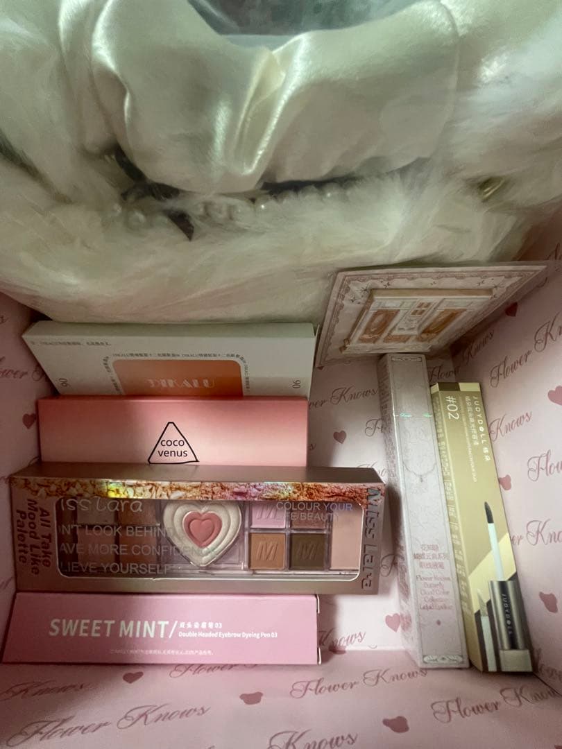 中国コスメ　18点セット　Flowerknows ZEESEA