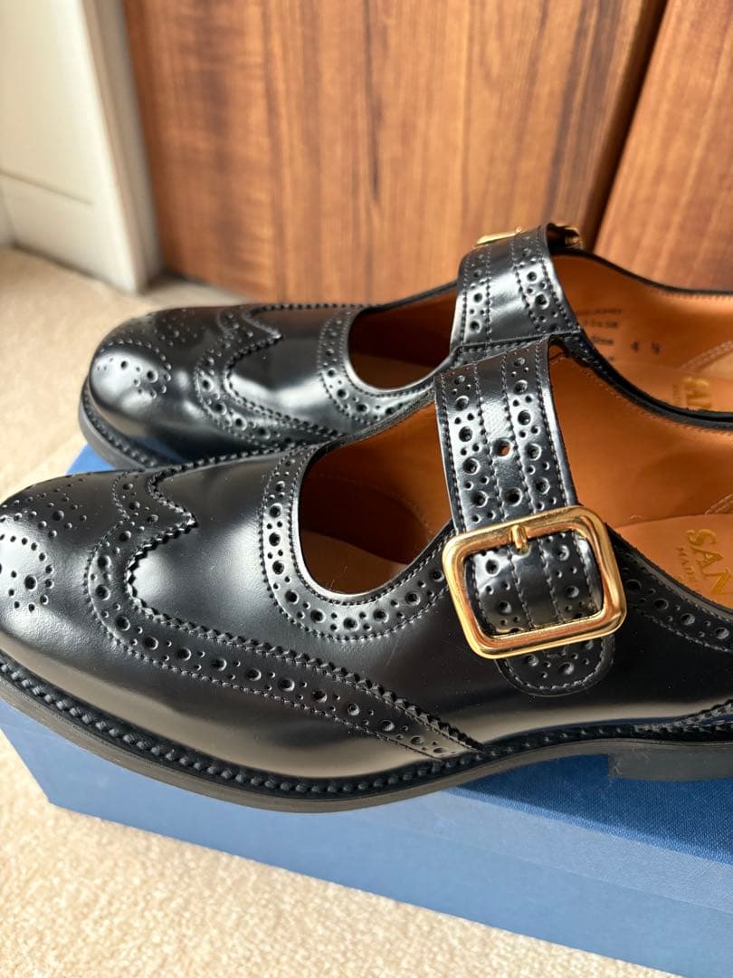 【ほぼ新品】SANDERS 2265B FEMALE PUNCHEDSANDAL