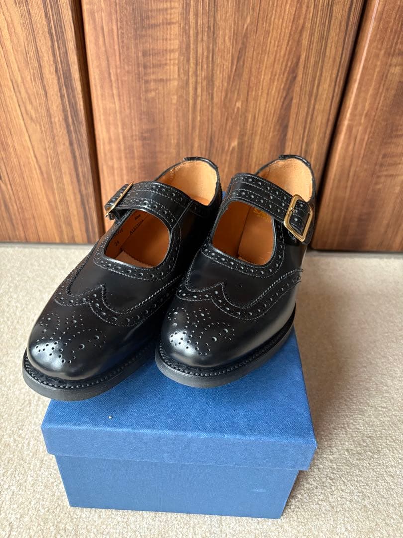 【ほぼ新品】SANDERS 2265B FEMALE PUNCHEDSANDAL