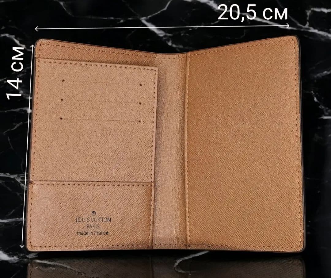 Louis Vuitton パスポートケース