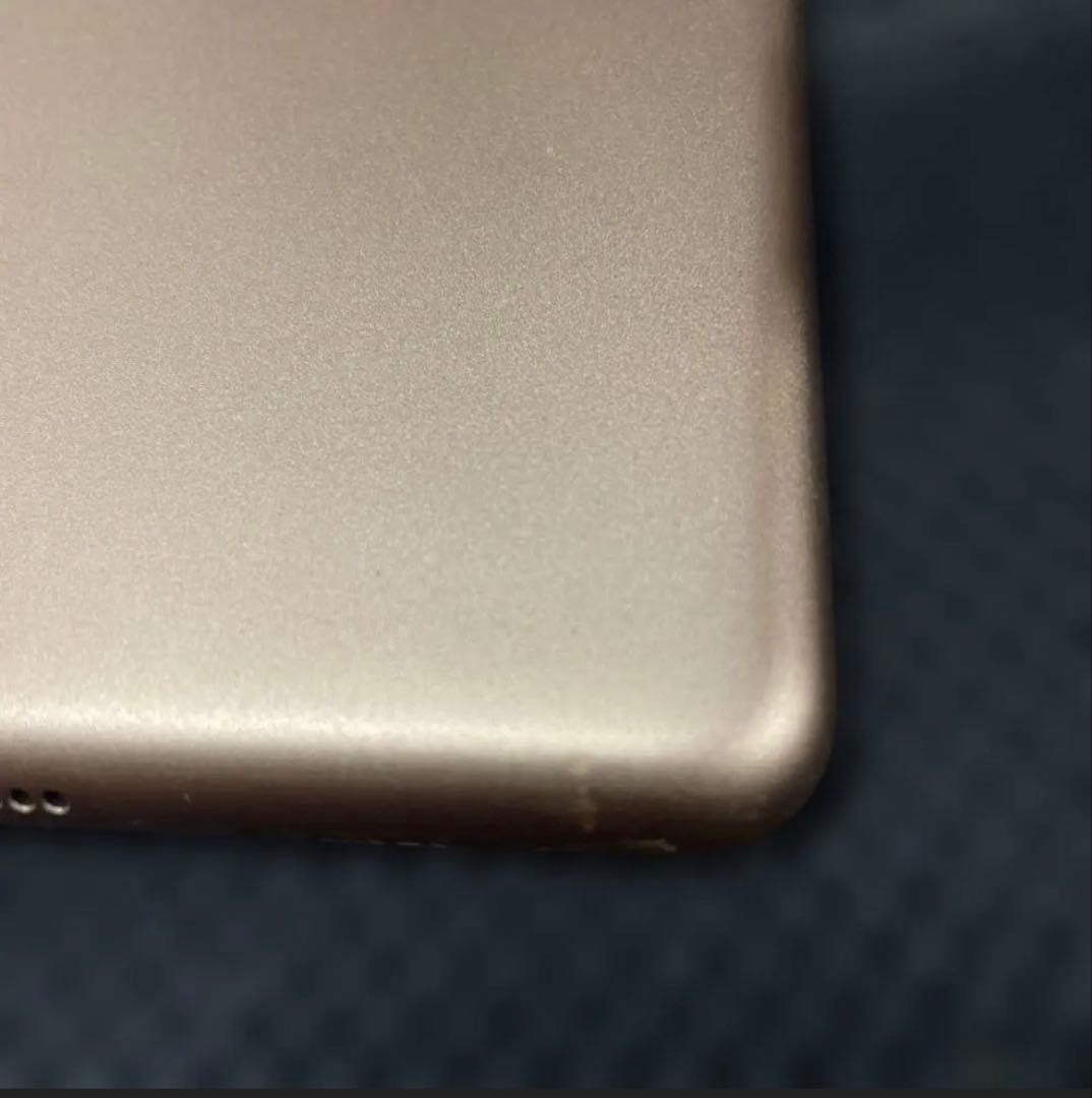 iPad 9.7 インチ 第6世代 - 2018 - Wi-Fi + 4G -