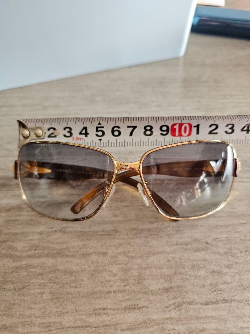 た*や様 CHANEL ゴールドロゴ ブラウンサングラス