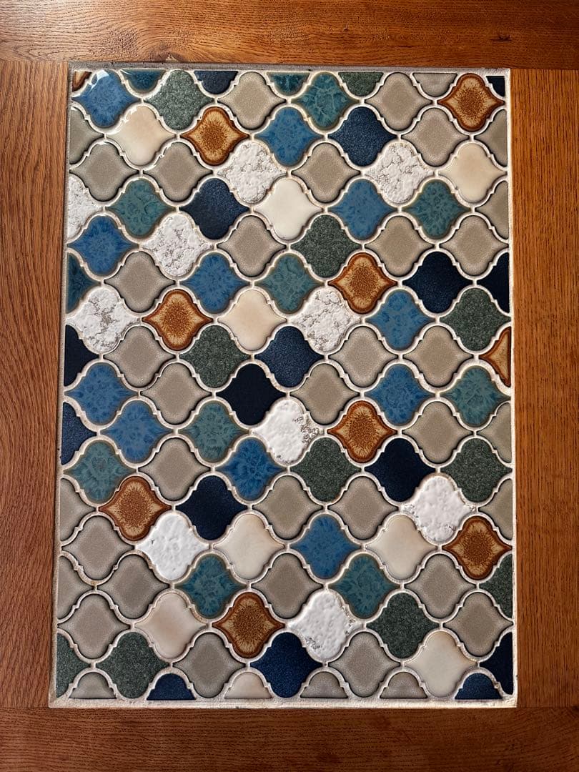 タイル模様 カフェ風テーブル