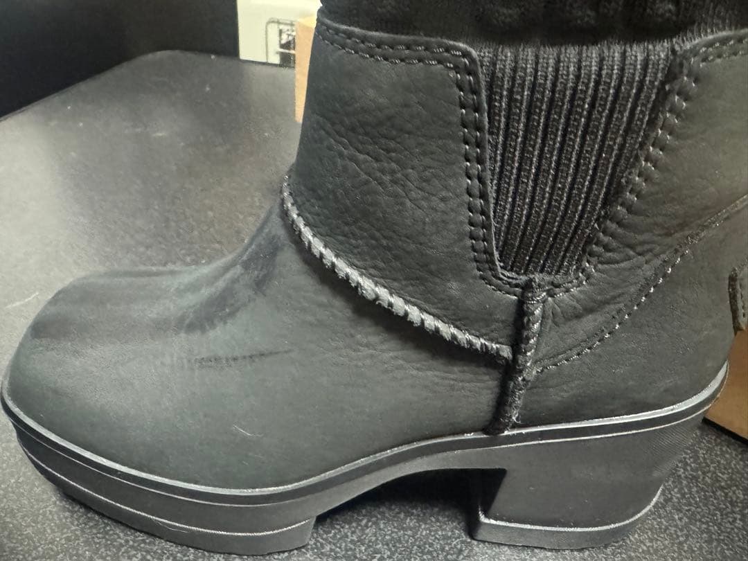 UGG ブラック プラットフォームヒールブーツ
