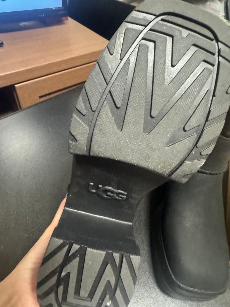 UGG ブラック プラットフォームヒールブーツ