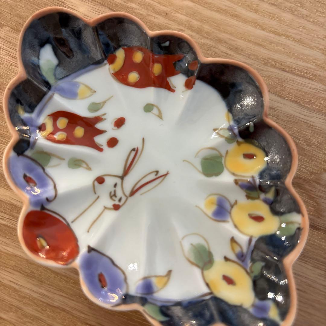 【本日まで特価中】空萌工房★新品★兎とお花の手描き陶磁器皿・豆皿２枚セット