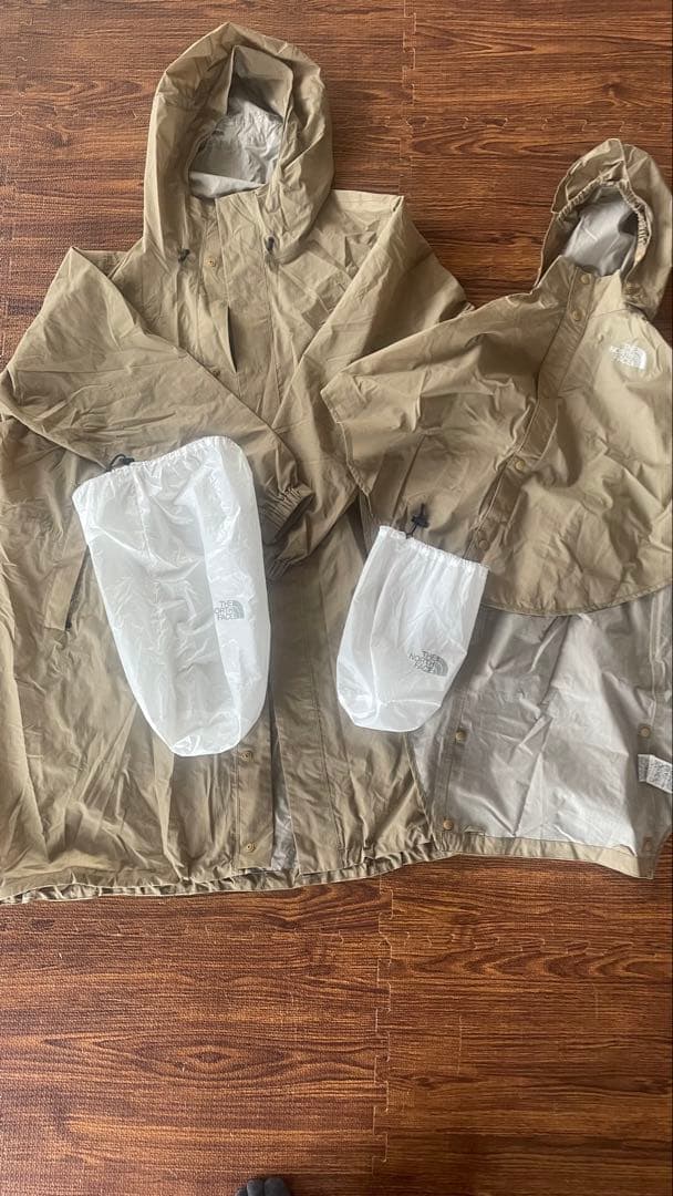 新品未使用！ザノースフェイスマタニティレインコート　　※sky