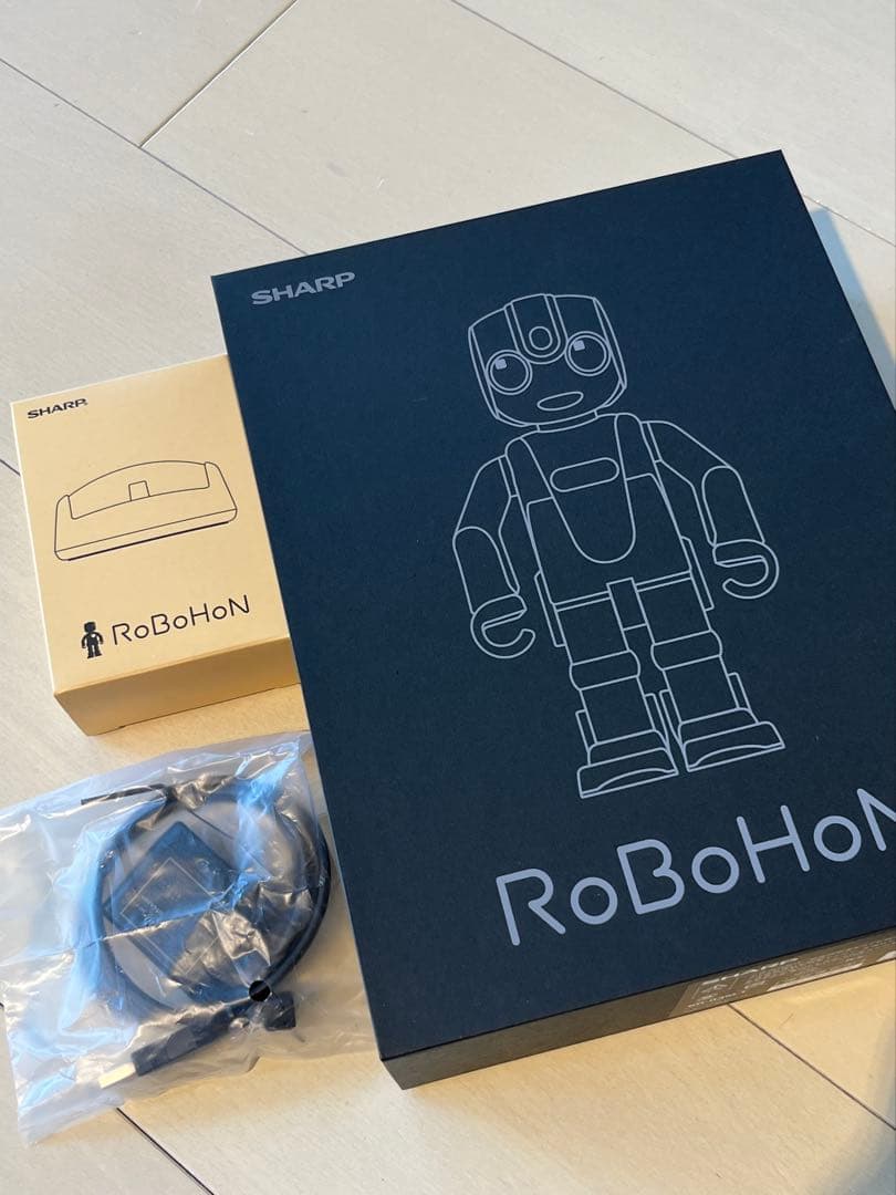 SHARP RoBoHoN SR-03M 本体　ロボホン　服　帽子