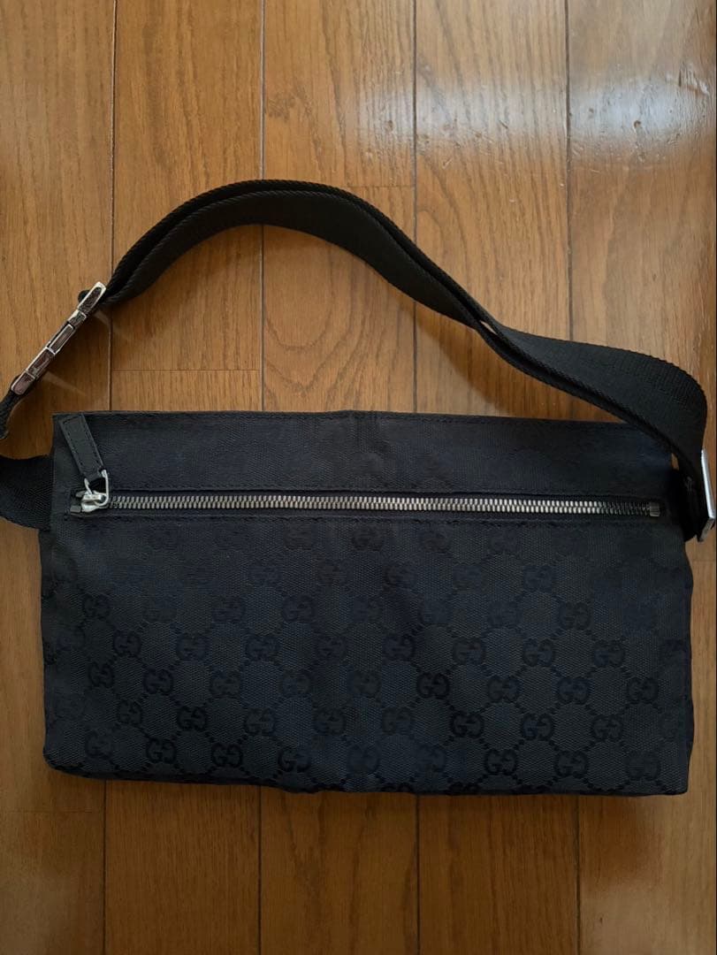 GUCCIボディバッグ