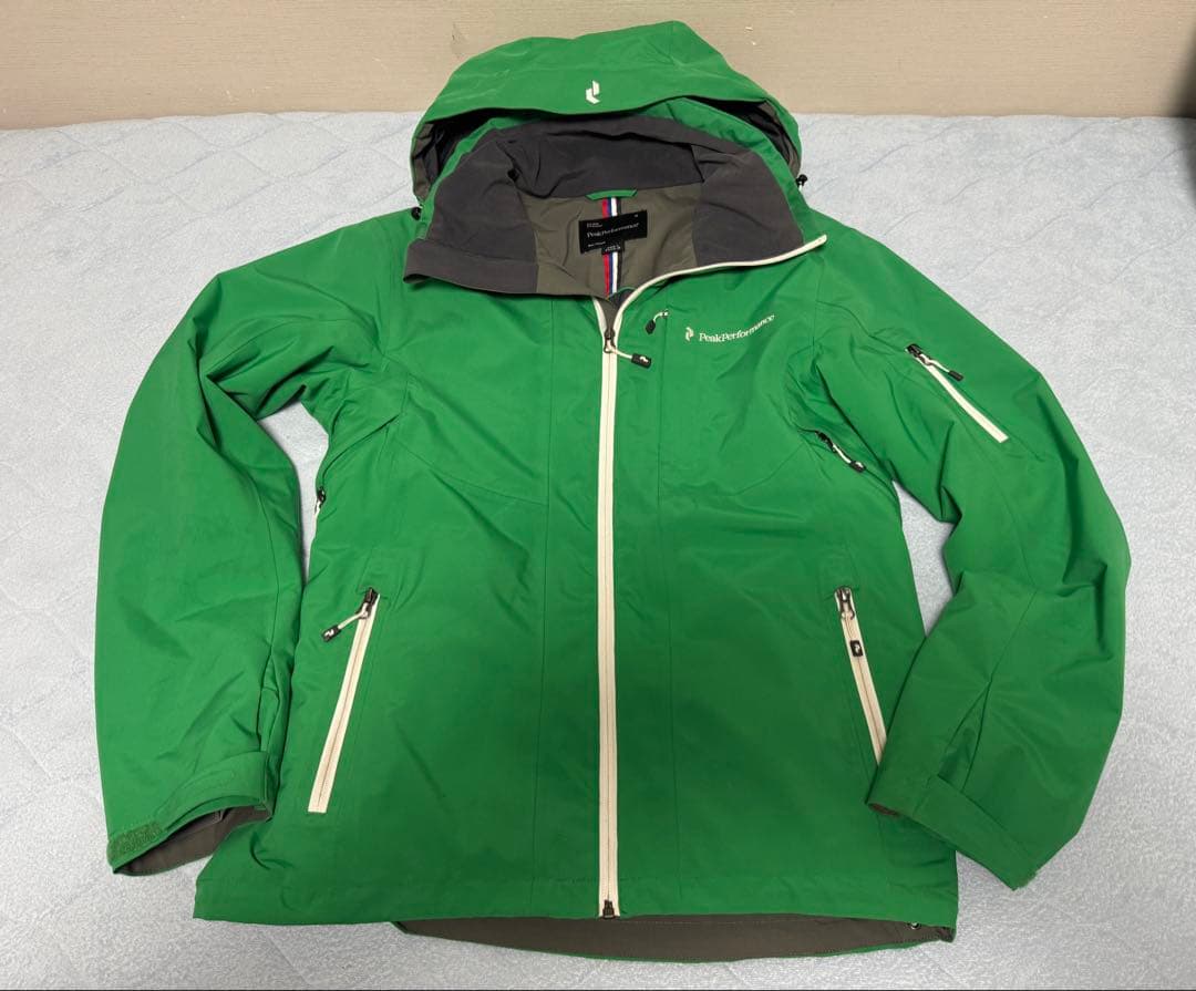 最終値下　美品　peak performanceスキーウェアジャケットとパンツ
