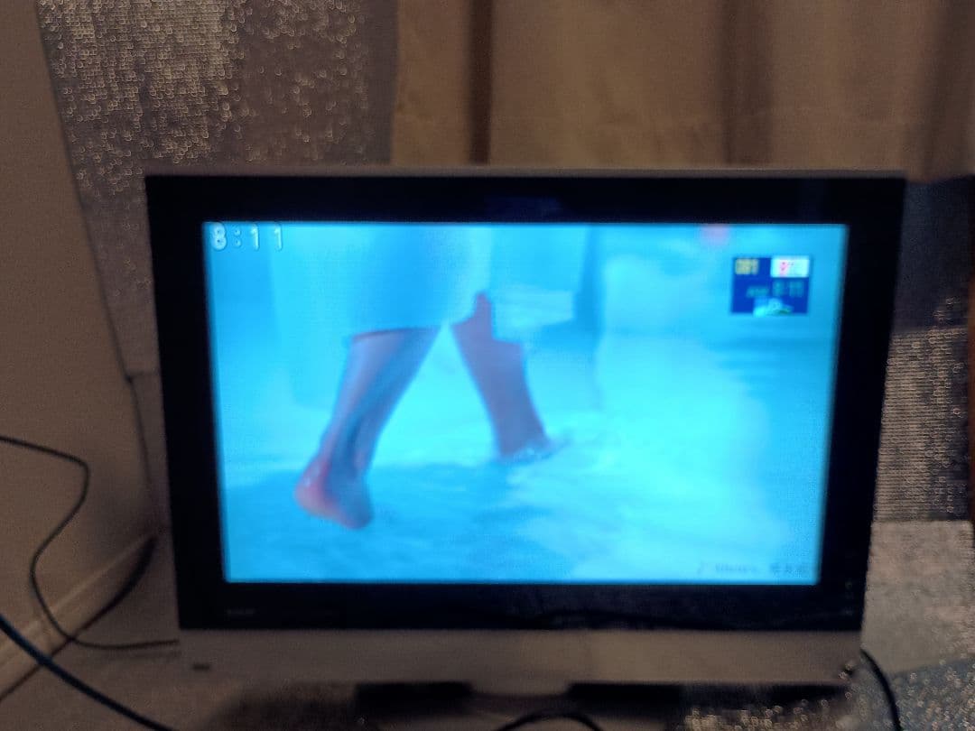 液晶テレビ 約30インチ　首振り機能あり